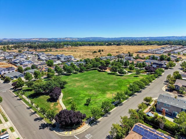 1242 White Pine Ln, Lincoln, CA 95648