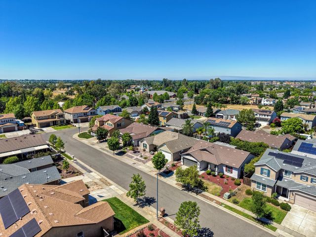 1242 White Pine Ln, Lincoln, CA 95648
