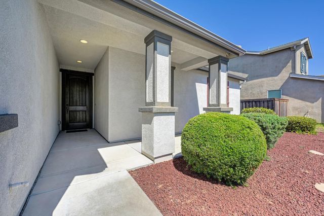 1242 White Pine Ln, Lincoln, CA 95648