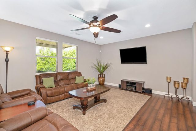 1242 White Pine Ln, Lincoln, CA 95648