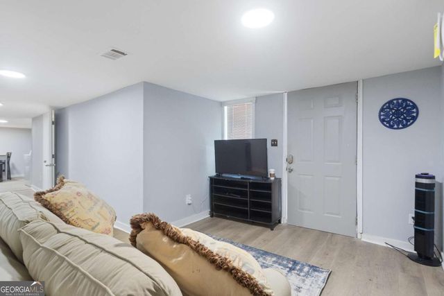 537 W Lake Avenue NW, Atlanta, GA 30318