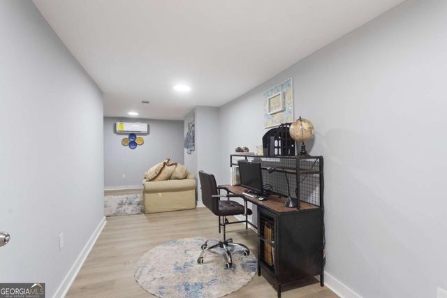 537 W Lake Avenue NW, Atlanta, GA 30318