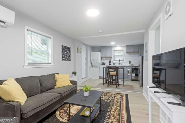 537 W Lake Avenue NW, Atlanta, GA 30318