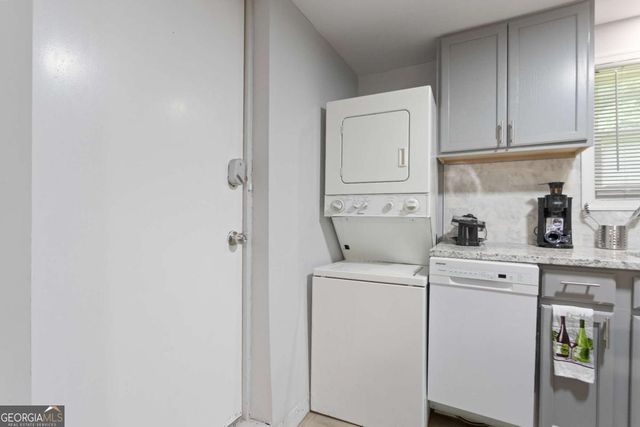 537 W Lake Avenue NW, Atlanta, GA 30318