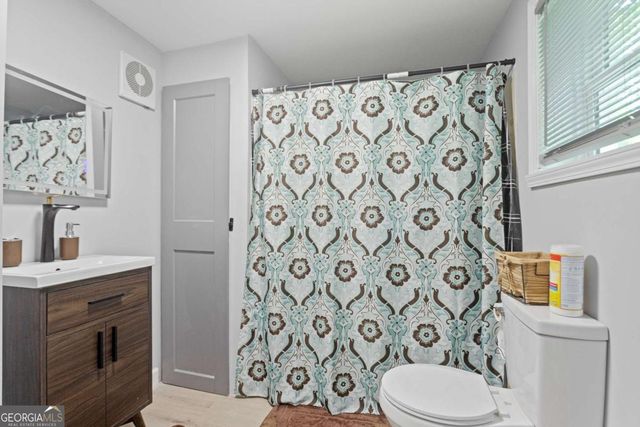 537 W Lake Avenue NW, Atlanta, GA 30318