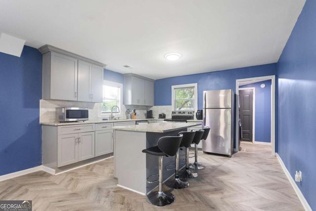 537 W Lake Avenue NW, Atlanta, GA 30318