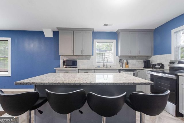 537 W Lake Avenue NW, Atlanta, GA 30318
