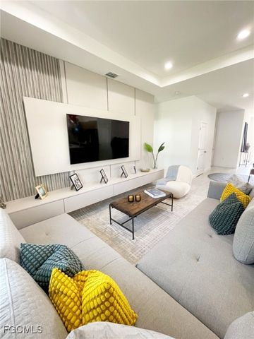 9041 LAMKIN CIR, Labelle, FL 33935