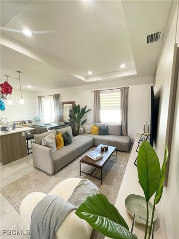 9041 LAMKIN CIR, Labelle, FL 33935