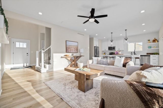 570 NW Georgetown Drive, Waukee, IA 50263