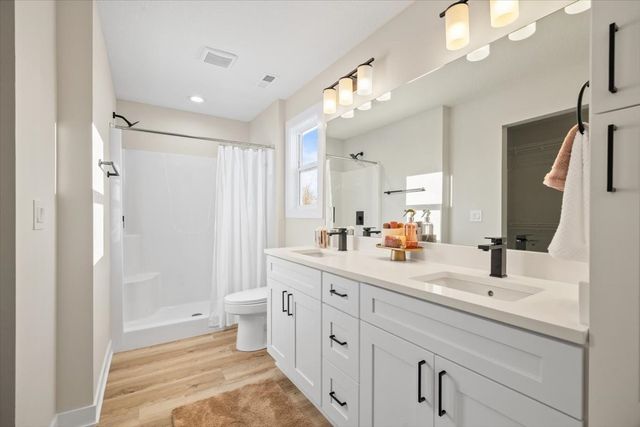 570 NW Georgetown Drive, Waukee, IA 50263