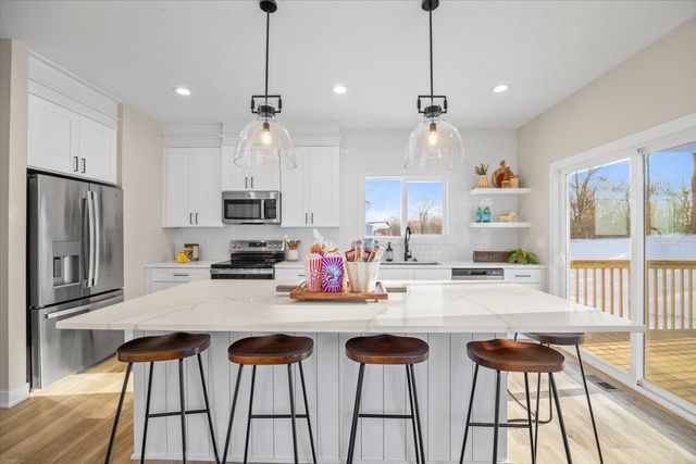 570 NW Georgetown Drive, Waukee, IA 50263