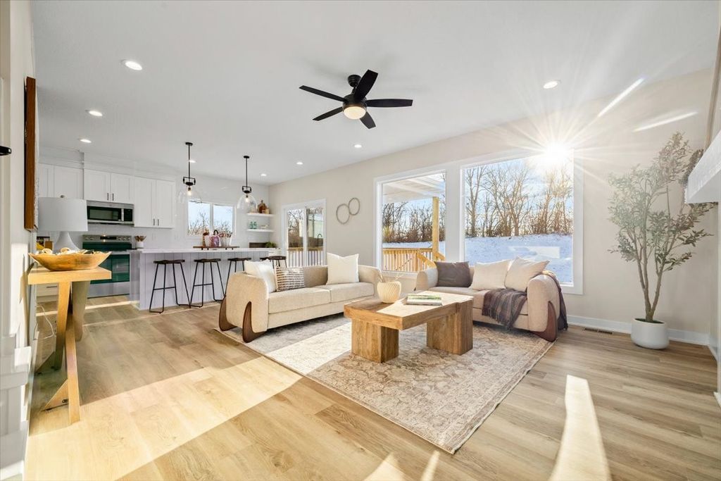 570 NW Georgetown Drive, Waukee, IA 50263