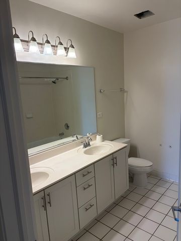 625 Deerfield Road 309, Deerfield, IL 60015