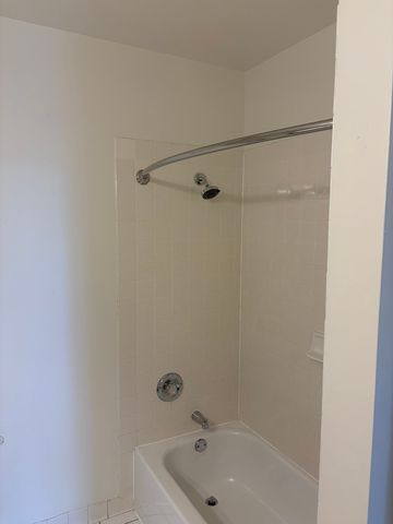 625 Deerfield Road 309, Deerfield, IL 60015