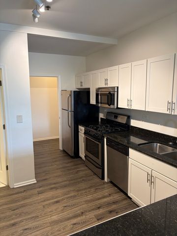 625 Deerfield Road 309, Deerfield, IL 60015