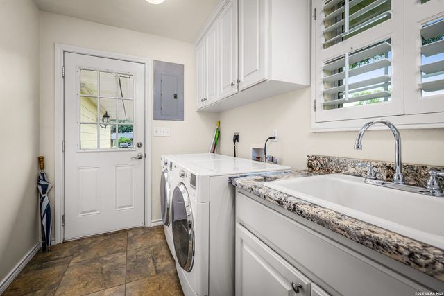 456 RIO DR, New Braunfels, TX 78130