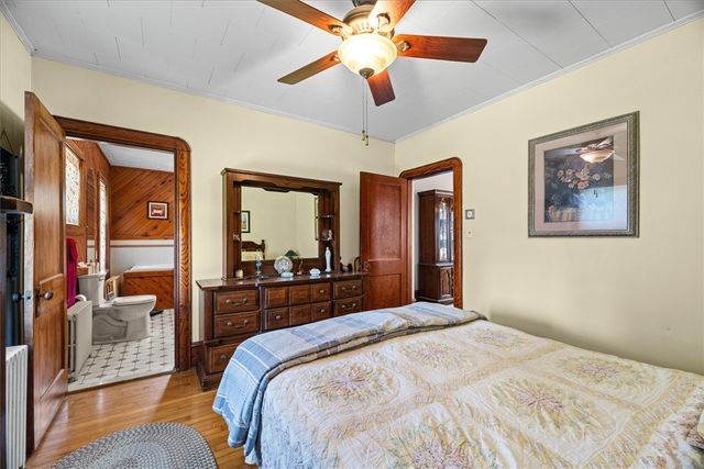 60 Riverview Avenue, Tiverton, RI 02878