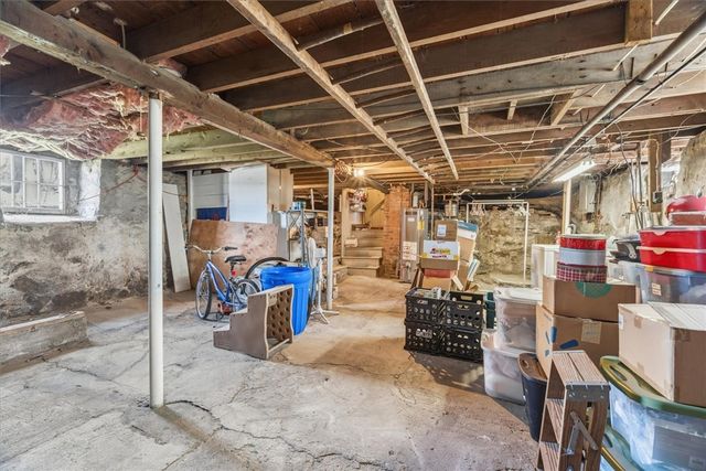 60 Riverview Avenue, Tiverton, RI 02878