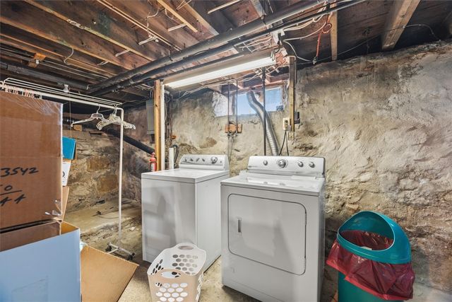 60 Riverview Avenue, Tiverton, RI 02878