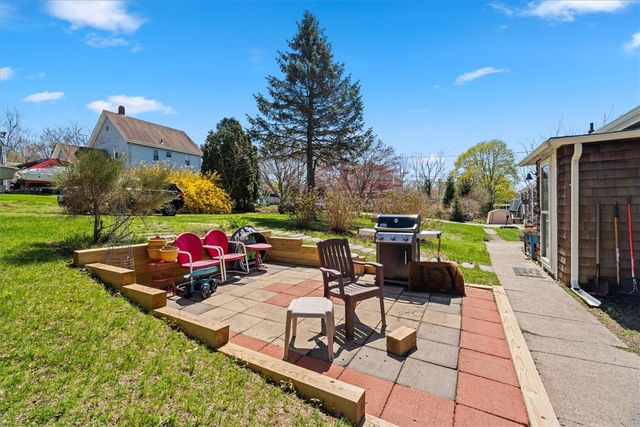 60 Riverview Avenue, Tiverton, RI 02878