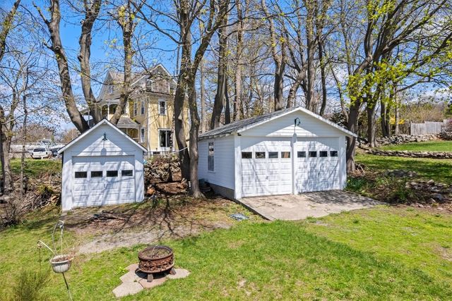 60 Riverview Avenue, Tiverton, RI 02878