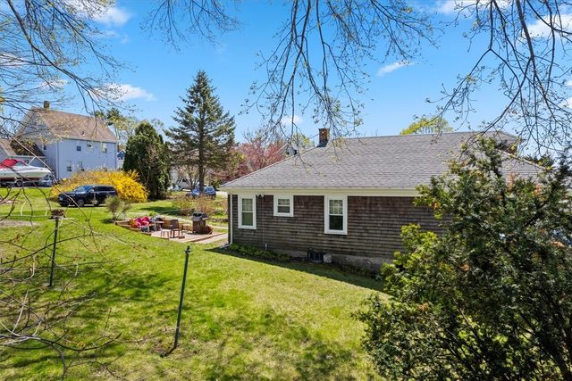 60 Riverview Avenue, Tiverton, RI 02878