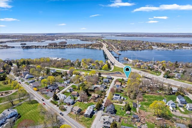 60 Riverview Avenue, Tiverton, RI 02878