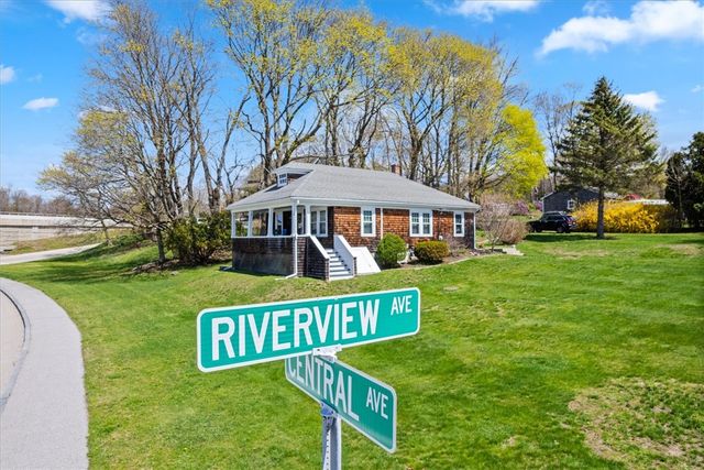 60 Riverview Avenue, Tiverton, RI 02878