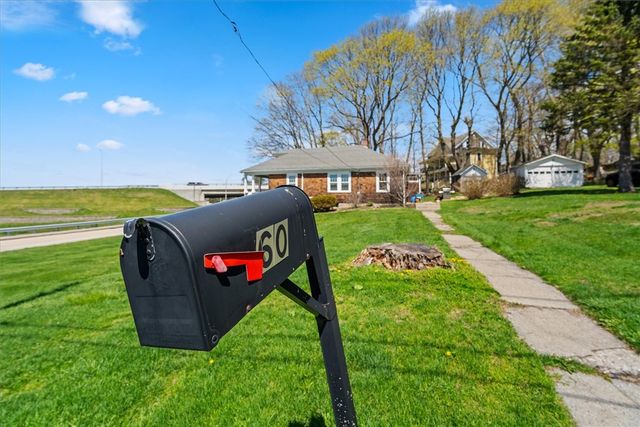 60 Riverview Avenue, Tiverton, RI 02878