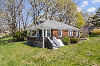 60 Riverview Avenue, Tiverton, RI 02878
