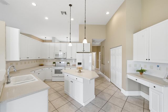 5040 NW 57th Terrace, Coral Springs, FL 33067