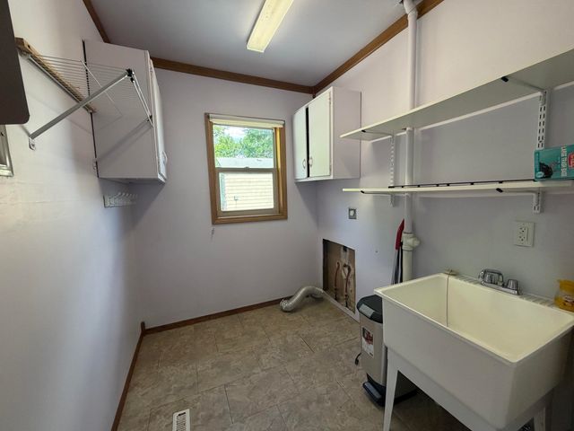 1624 Central Ave W, Minot, ND 58703