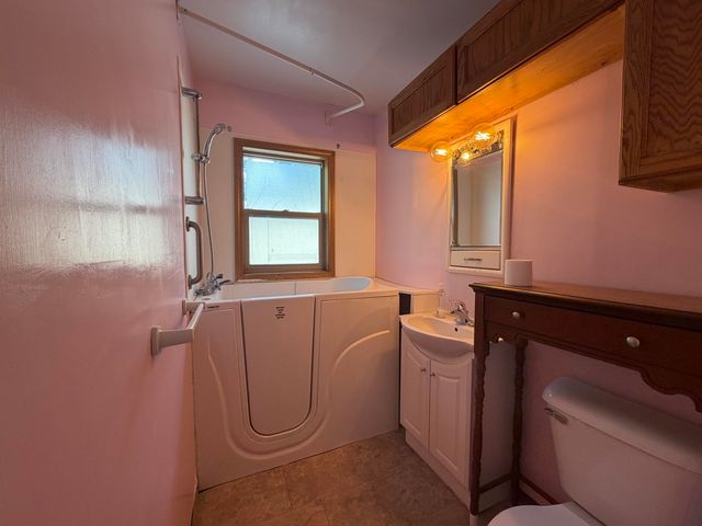 1624 Central Ave W, Minot, ND 58703