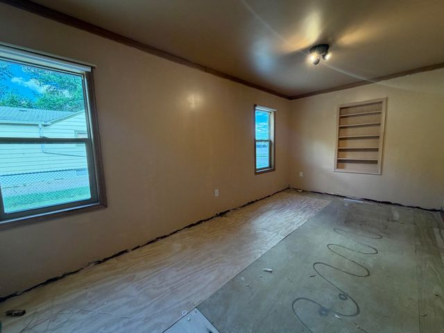 1624 Central Ave W, Minot, ND 58703