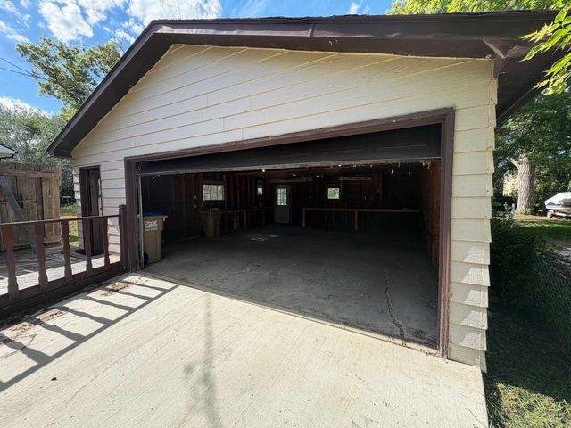 1624 Central Ave W, Minot, ND 58703