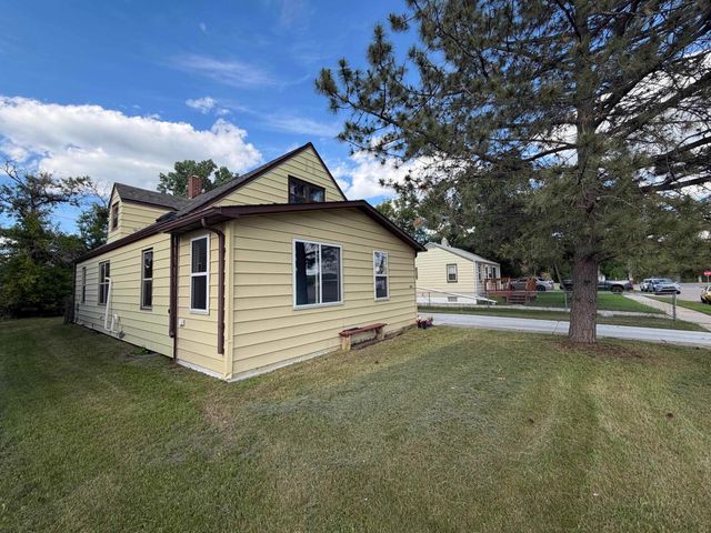 1624 Central Ave W, Minot, ND 58703