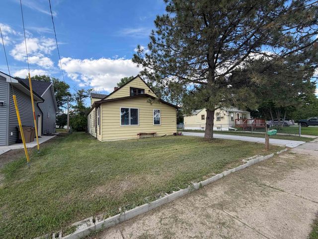 1624 Central Ave W, Minot, ND 58703