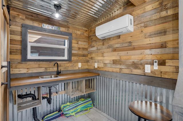 126 90TH AVENUE, Treasure Island, FL 33706