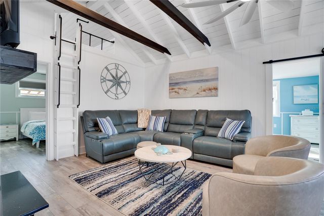 126 90TH AVENUE, Treasure Island, FL 33706