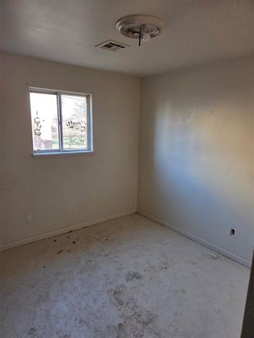 936 SW 2nd Street, Moore, OK 73160