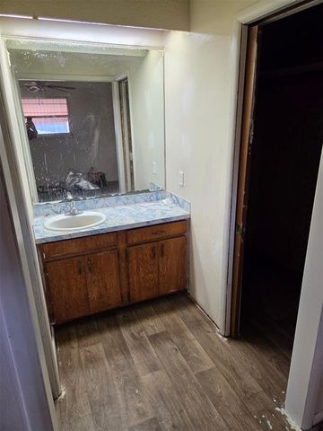 936 SW 2nd Street, Moore, OK 73160