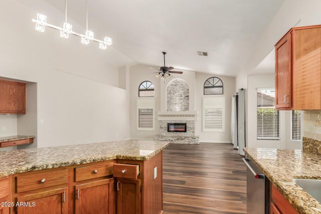 869 W EMERALD ISLAND Drive, Gilbert, AZ 85233