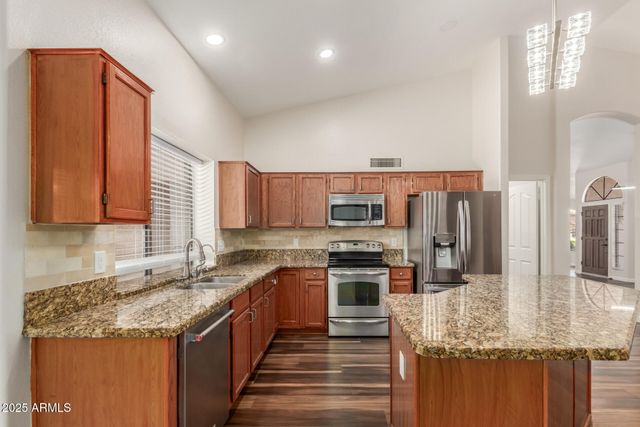 869 W EMERALD ISLAND Drive, Gilbert, AZ 85233