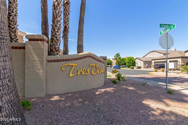 869 W EMERALD ISLAND Drive, Gilbert, AZ 85233