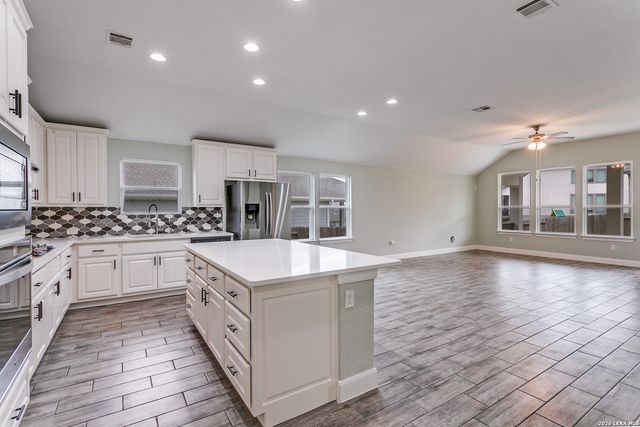 6506 Crockett Cove, Schertz, TX 78108