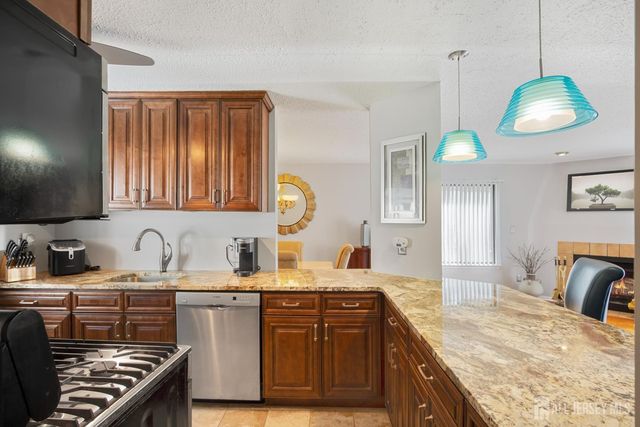 124 Park Gate Drive, Edison, NJ 08820
