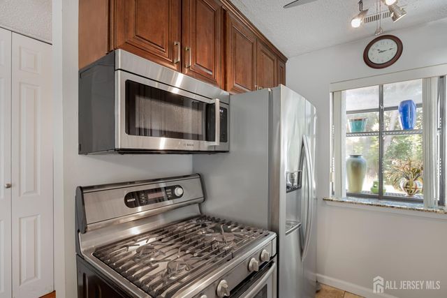 124 Park Gate Drive, Edison, NJ 08820