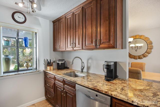 124 Park Gate Drive, Edison, NJ 08820