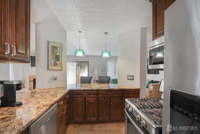124 Park Gate Drive, Edison, NJ 08820